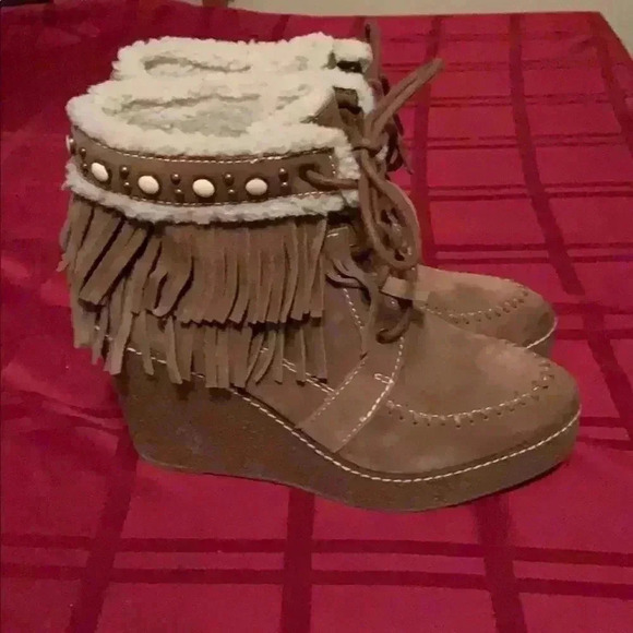 Sam Edelman women’s suede boots. - Picture 4 of 5